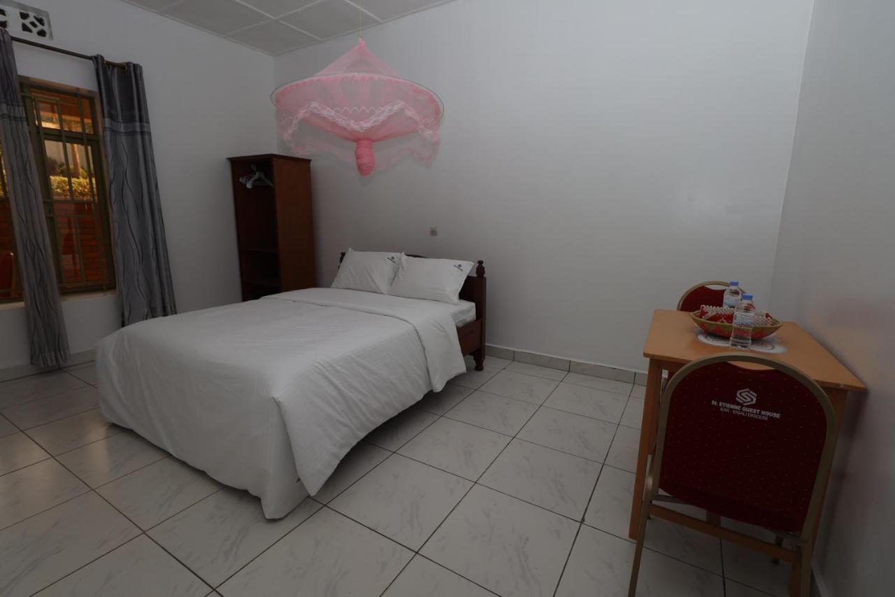 St Etienne Guest House Кигали Екстериор снимка